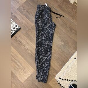 Lululemon cotton joggers size 4